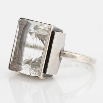 ring silver med bergkristall.