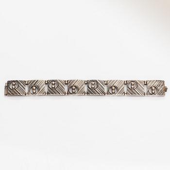 Jorma Laine, A silver bracelet. Kultateollisuus, Turku 1970.