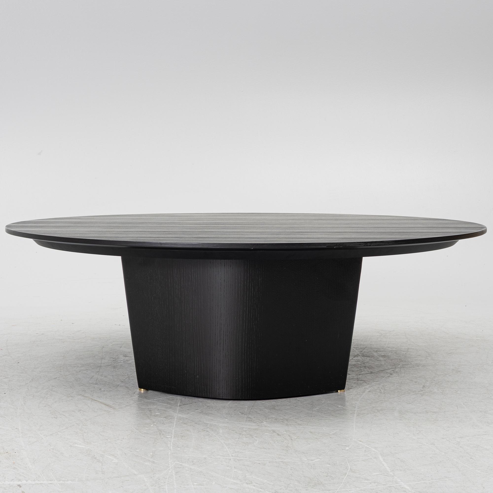 A coffee table, Minotti, Italy, 21st century.