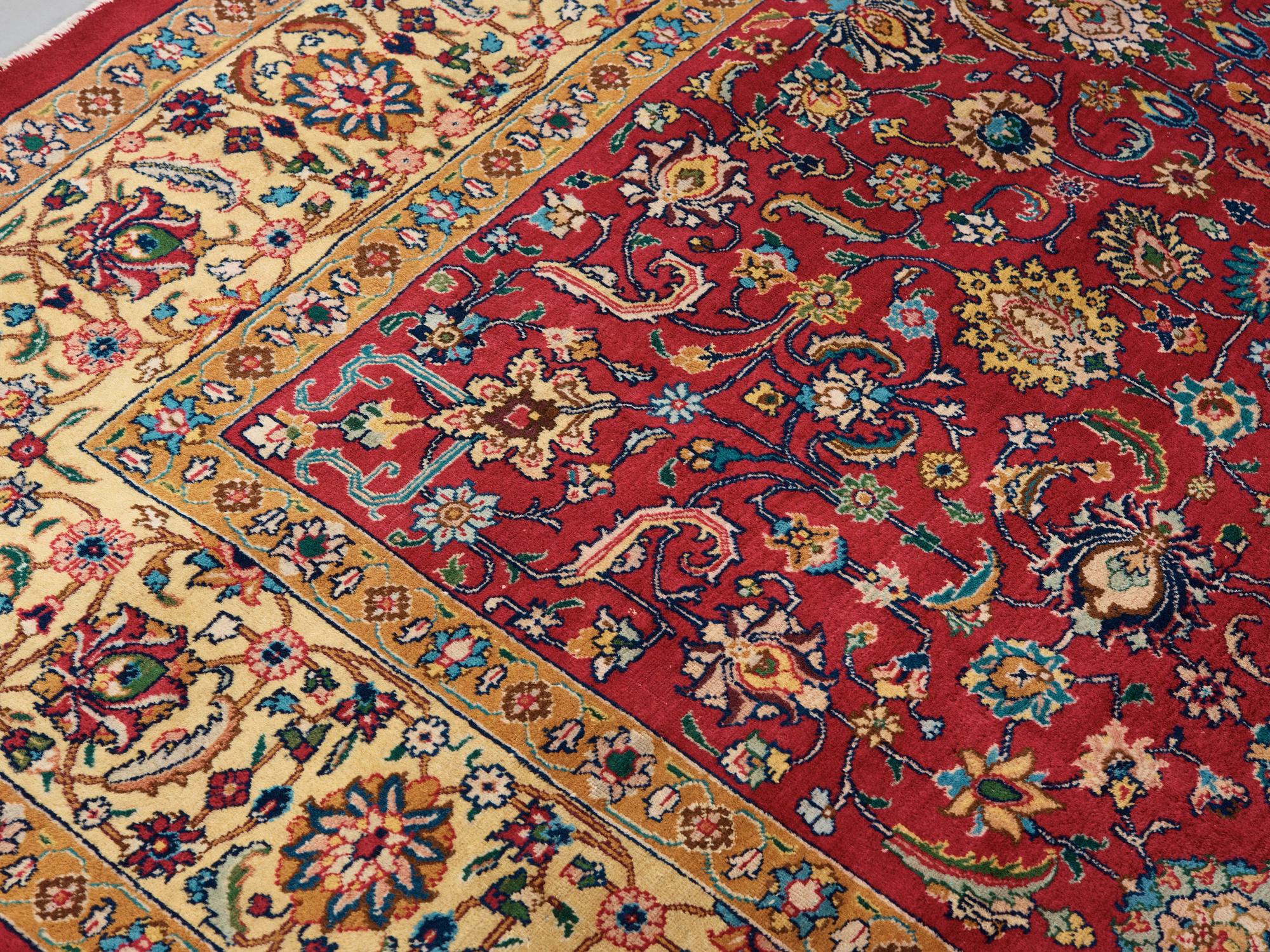 MATTA, Semiantik Täbris, signerad Jokhchi. Ca 374 x 283 cm.