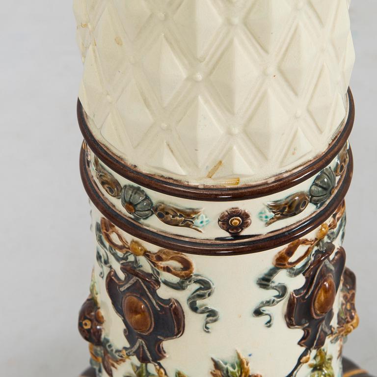 Kukkapylväs / jalusta, Arabia noin 1900.