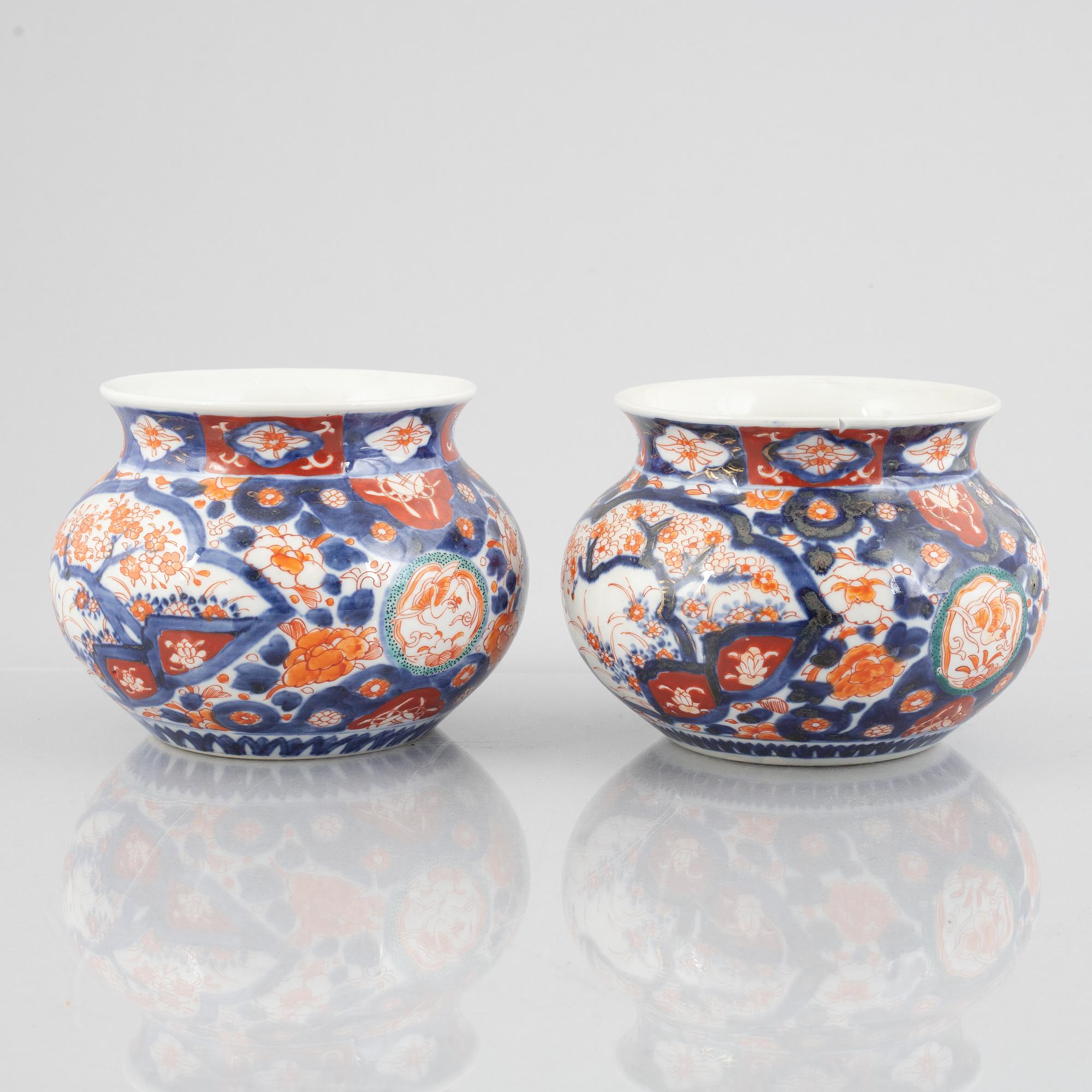 A dish and a pair of pots, porcelain, Japan, early 20th century.