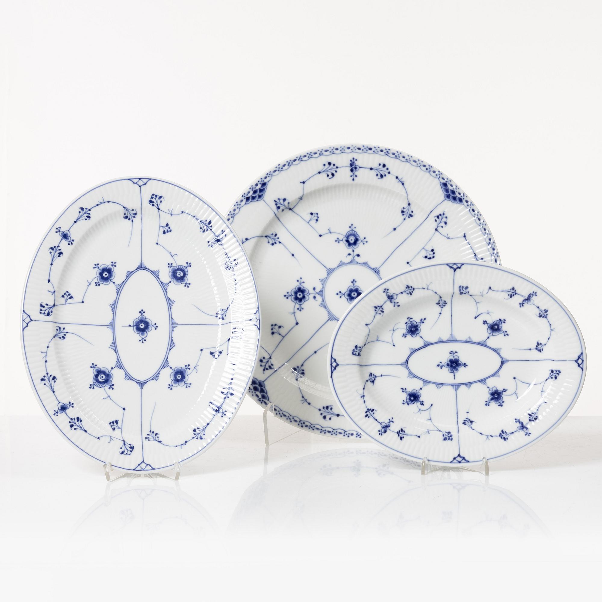 Royal Copenhagen, mat-, kaffe- och teservis, 88 delar, "Musselmalet", Danmark, 1800-1900-tal.