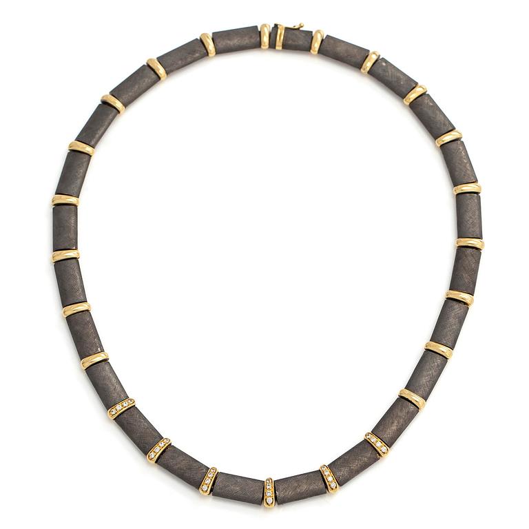 Collier, svartrodinerat 18K guld och diamanter, Tillander, Helsingfors 2005.
