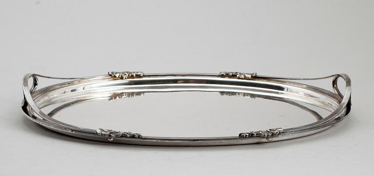 BRICKA, silver, J E Torsk, Stockholm 1906. Vikt ca 1190 gram.