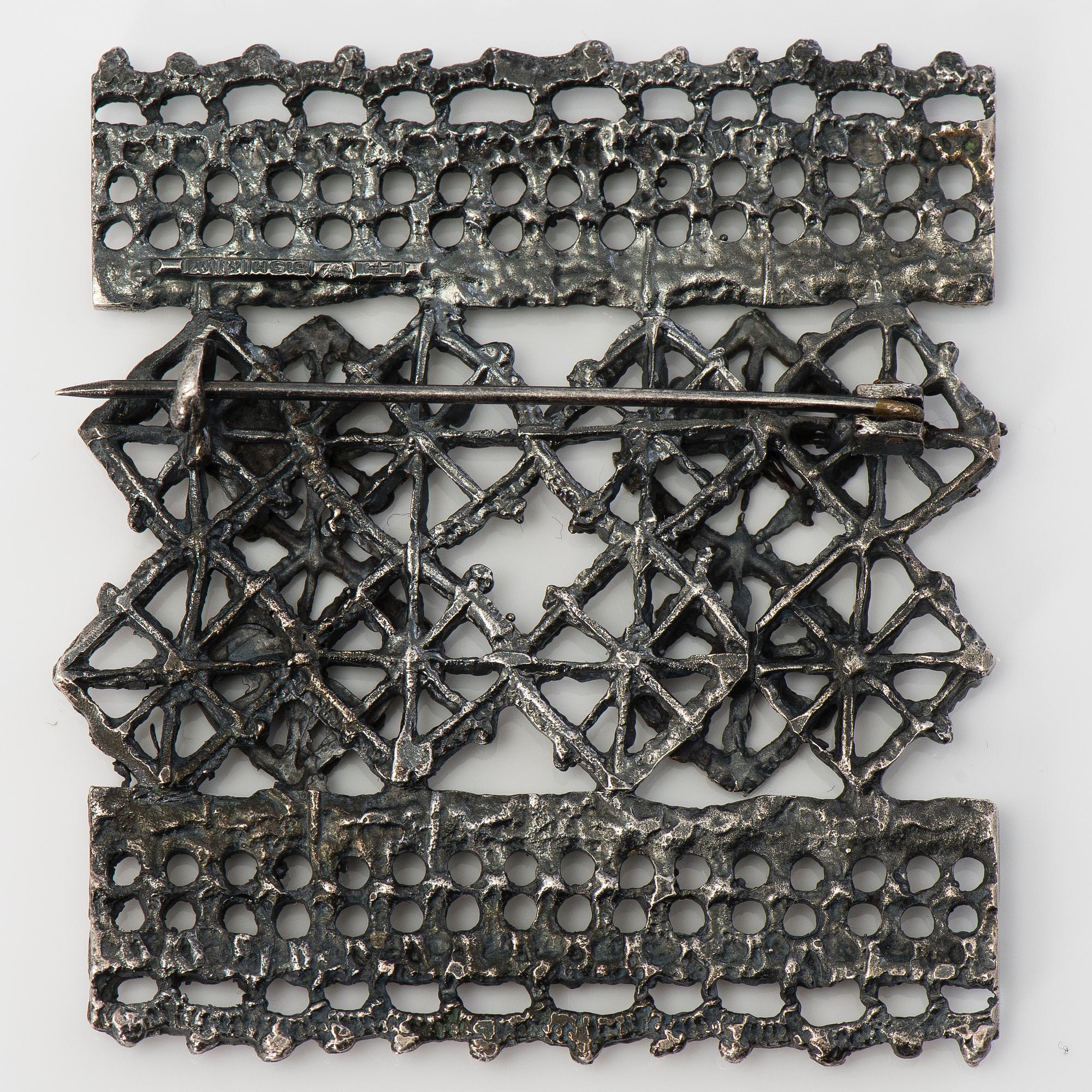 PENTTI SARPANEVA, RING, ARMBAND och BROSCH, silver, Turun Hopea, Åbo 1976-1969.