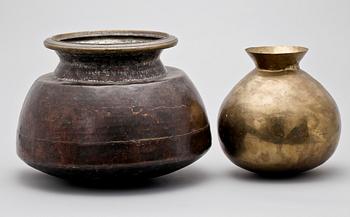 VATTENKÄRL, 2 st, Indien, 1800-tal.
