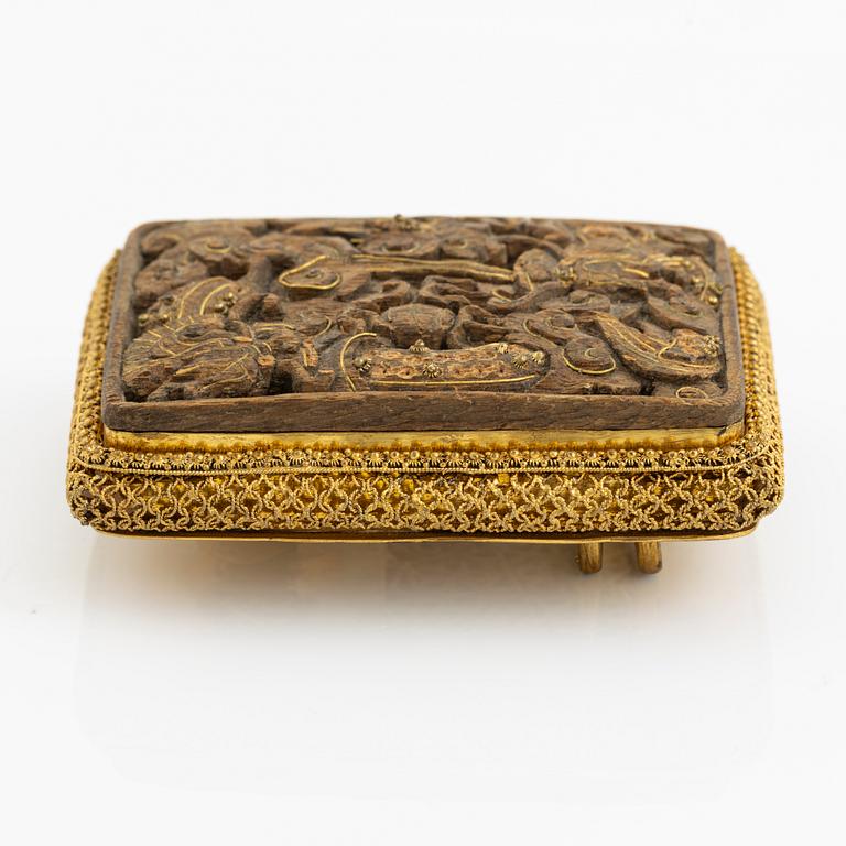 A gilded belt buckle, Qing dynasty, 18/19th Century.