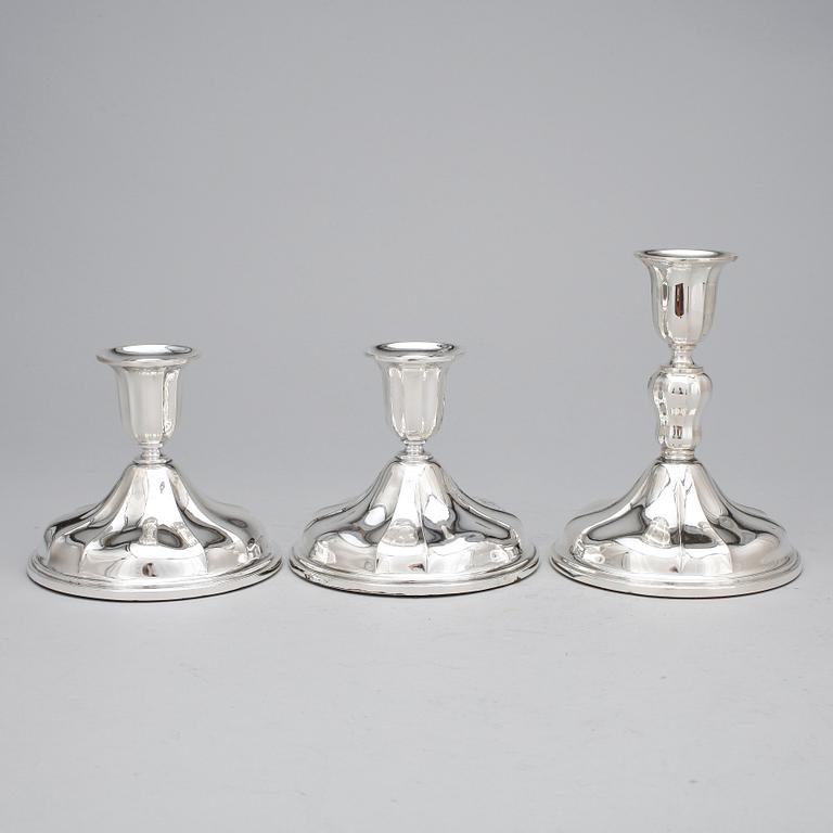 LJUSSTAKAR, 2+1, silver, Norge, 1900-talets andra hälft. Fylld fot.