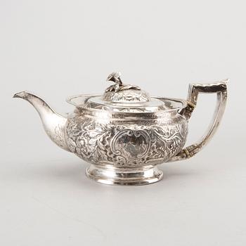 A SILVER TEAPOT DUBLIN 1817.