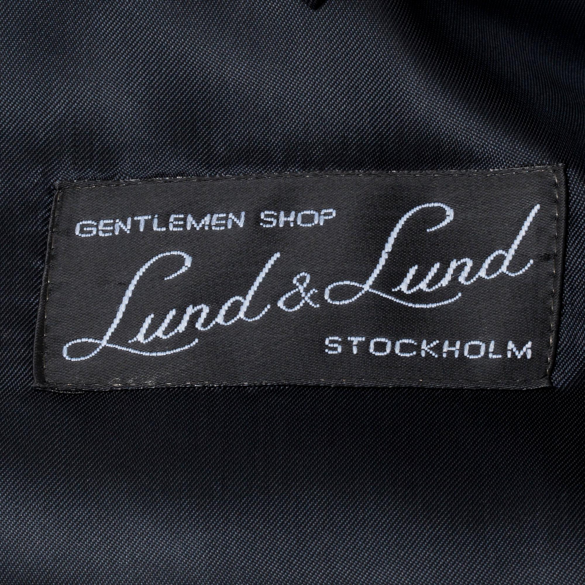 EDUARD DRESSLER, a blue wool suit consisting of jacket and pants. Size 52.