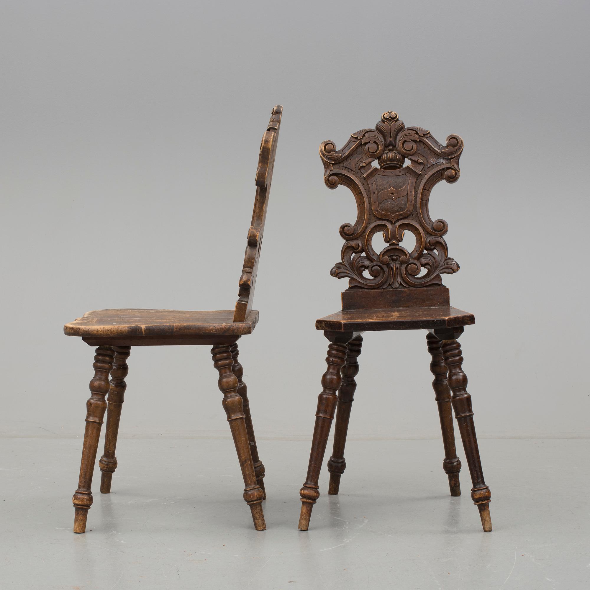 STOLAR, två snarlika, nyrenässans, omkring sekelskiftet 1900.