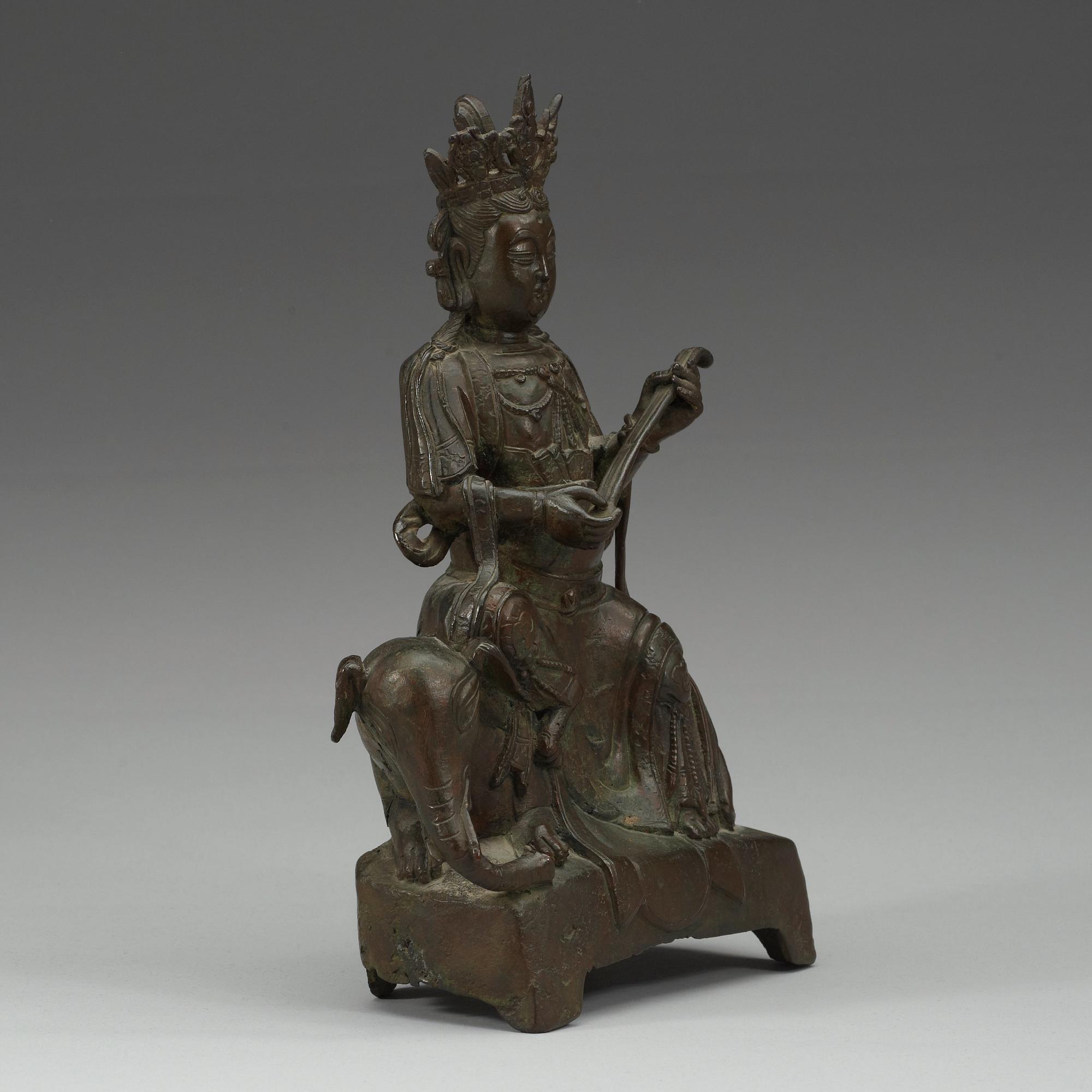 A seated bronze figure of Guanyin on an elephant, Qing dynasty, 19th Century.