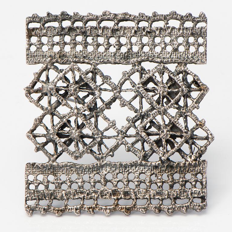 PENTTI SARPANEVA, RING, ARMBAND och BROSCH, silver, Turun Hopea, Åbo 1976-1969.