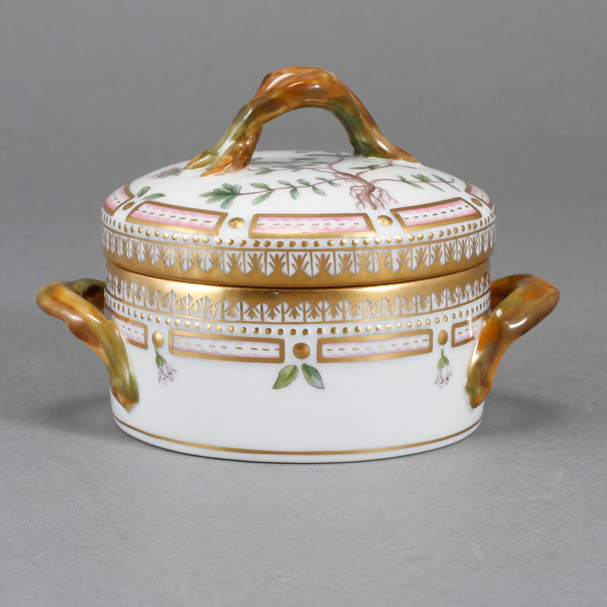 LOCKASK, porslin, "Flora Danica", Royal Copenhagen, omkring 1900-talets mitt.