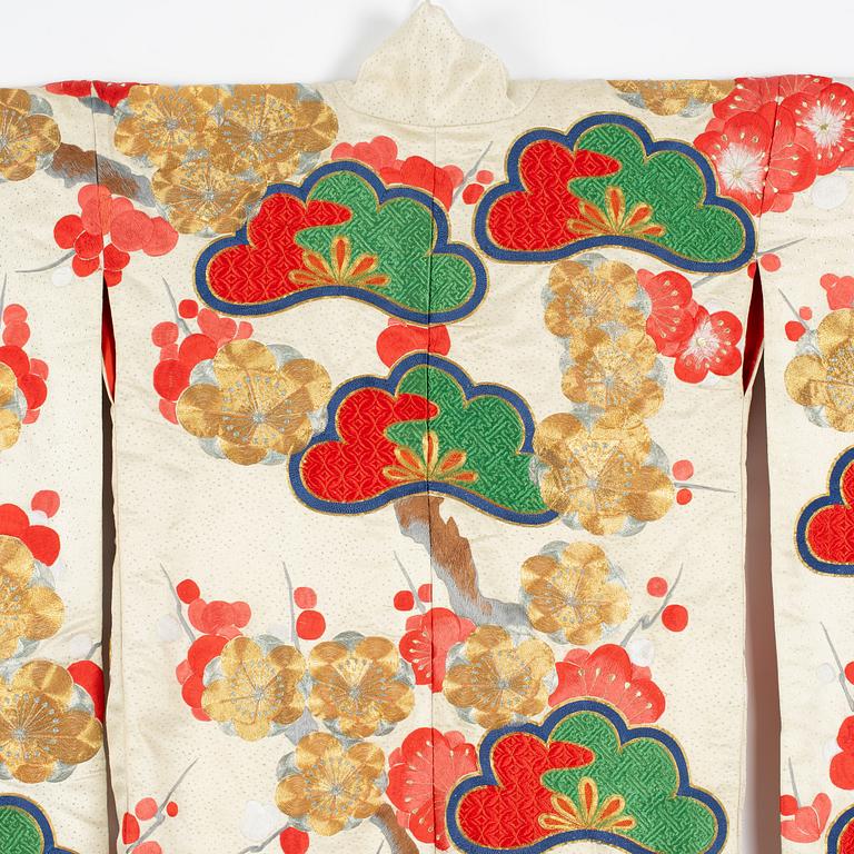 A Japanese silk wedding kimono, 20th century.