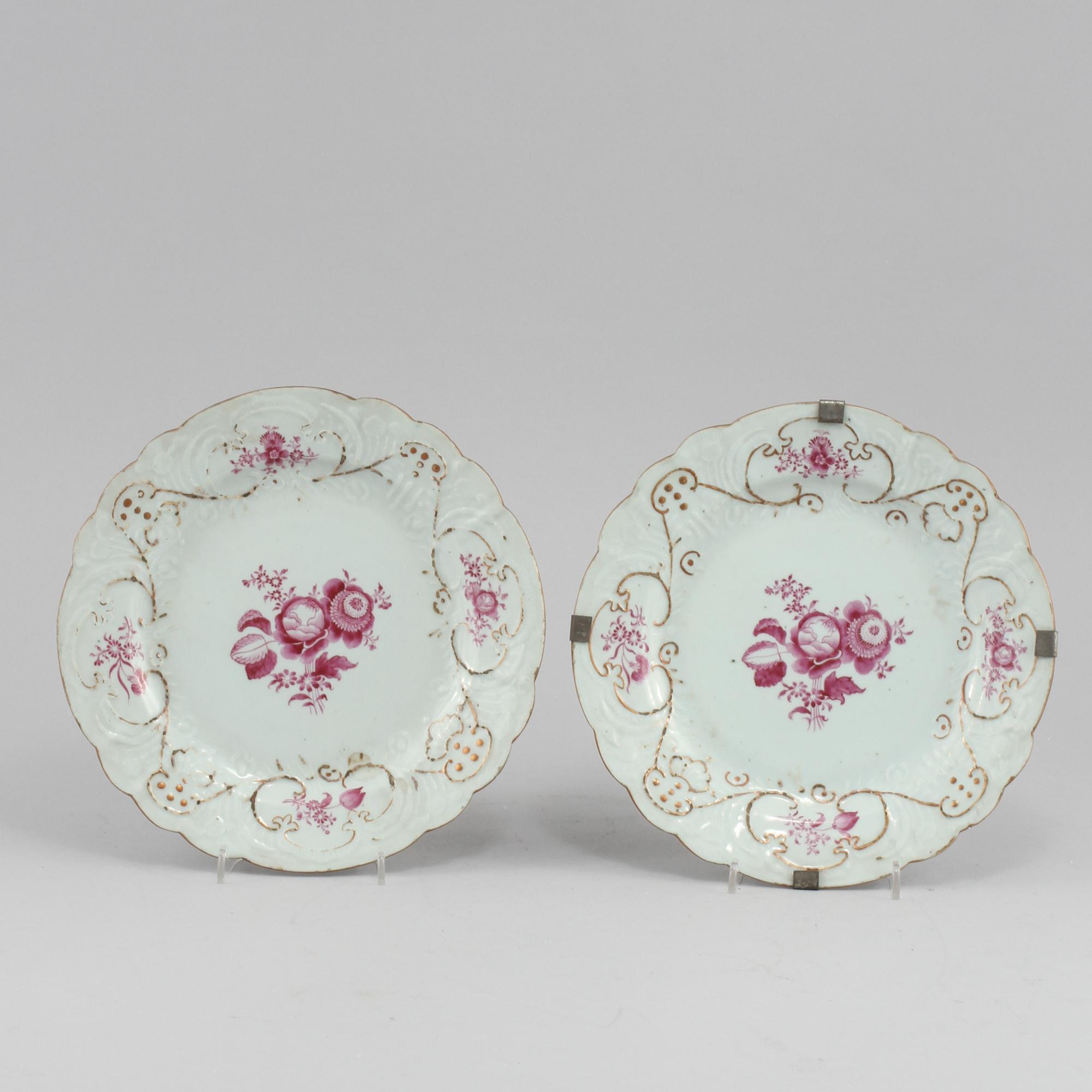 TALLRIKAR, 2 st, porslin, Kina, 1700-tal.