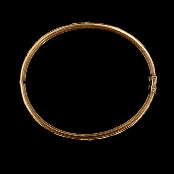 ARMRING, 18k guld. Gunnar Fahlström, Stockholm 1964. Monteringar Jugend, franska stpl. Vikt 29,5 g.