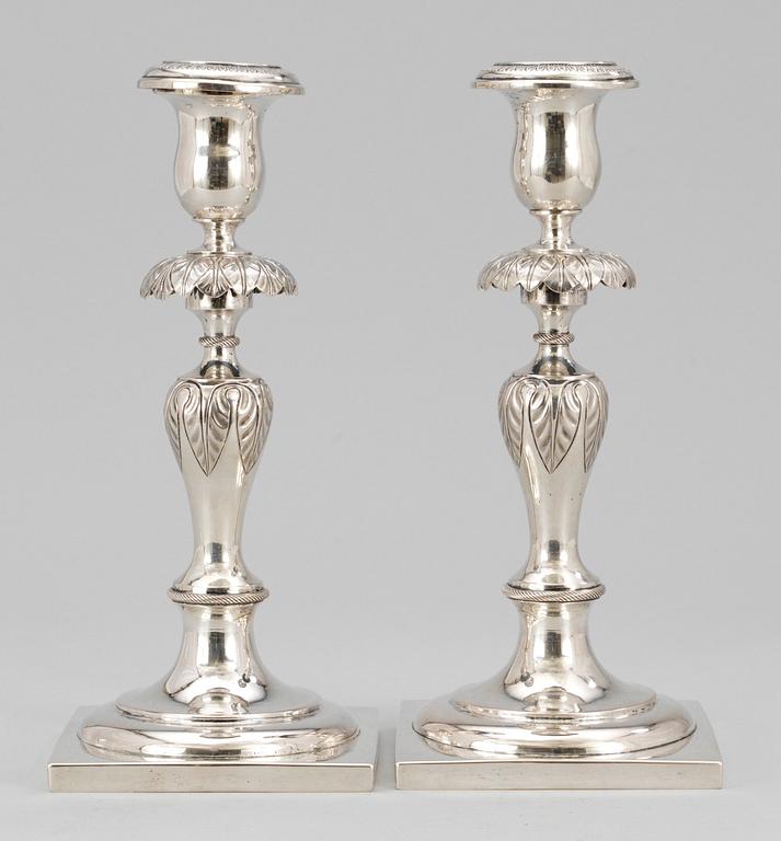 LJUSSTAKAR, ett par, silver. Polen 1800-talets andra hälft.