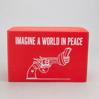 Carl Fredrik Reuterswärd, Non-Violence Project Foundation skulptur 2018.