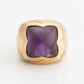 Bulgari ring in 18K gold with an amethyst "Pyramid".