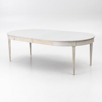 A dining table, early 20th Century.