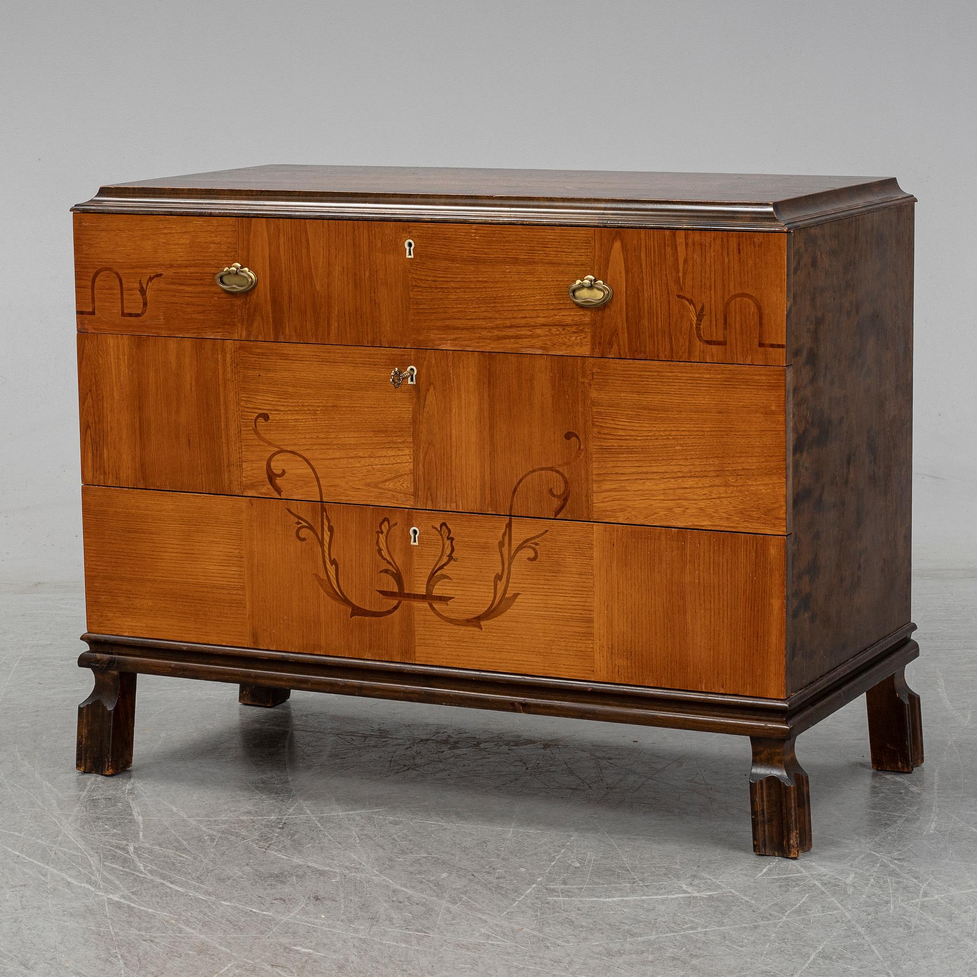A 1920s/1930s commode.