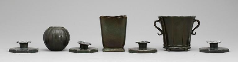 VASER samt LJUSSTAKAR, 3+4 st, diskusmetall och brons, Just Andersen o GAB, 1930/40-tal.