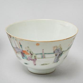 Five pieces of porcelain from China, 20th century.