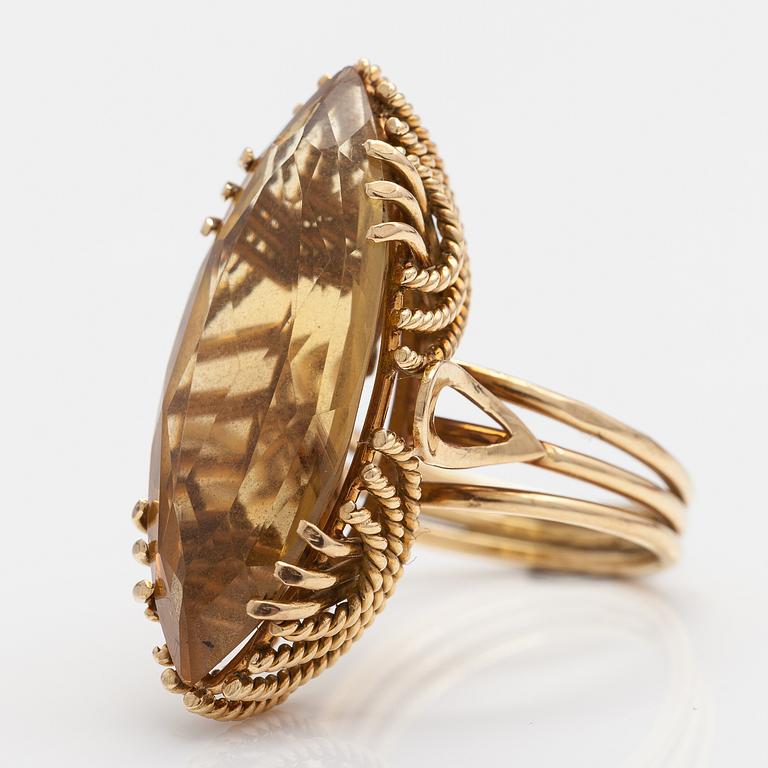 A ca 18K gold cocktail ring with a citrine.