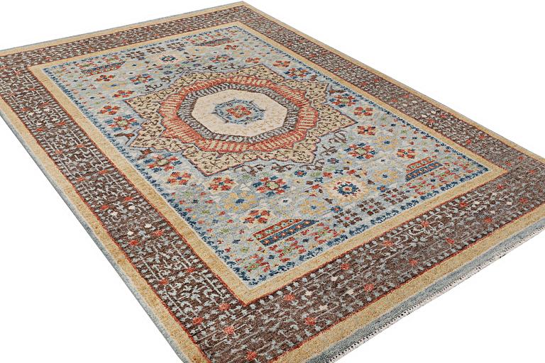 An oriental carpet with Mamluk design, c. 356 x 255 cm.