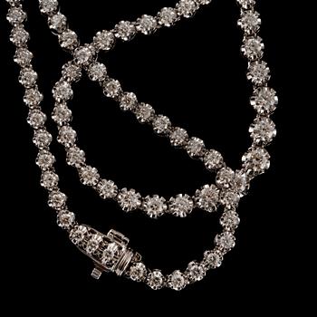 COLLIER, 18k vitguld med 119 briljantslipade diamanter, totalt 5.00 ct. Vikt 19 g.