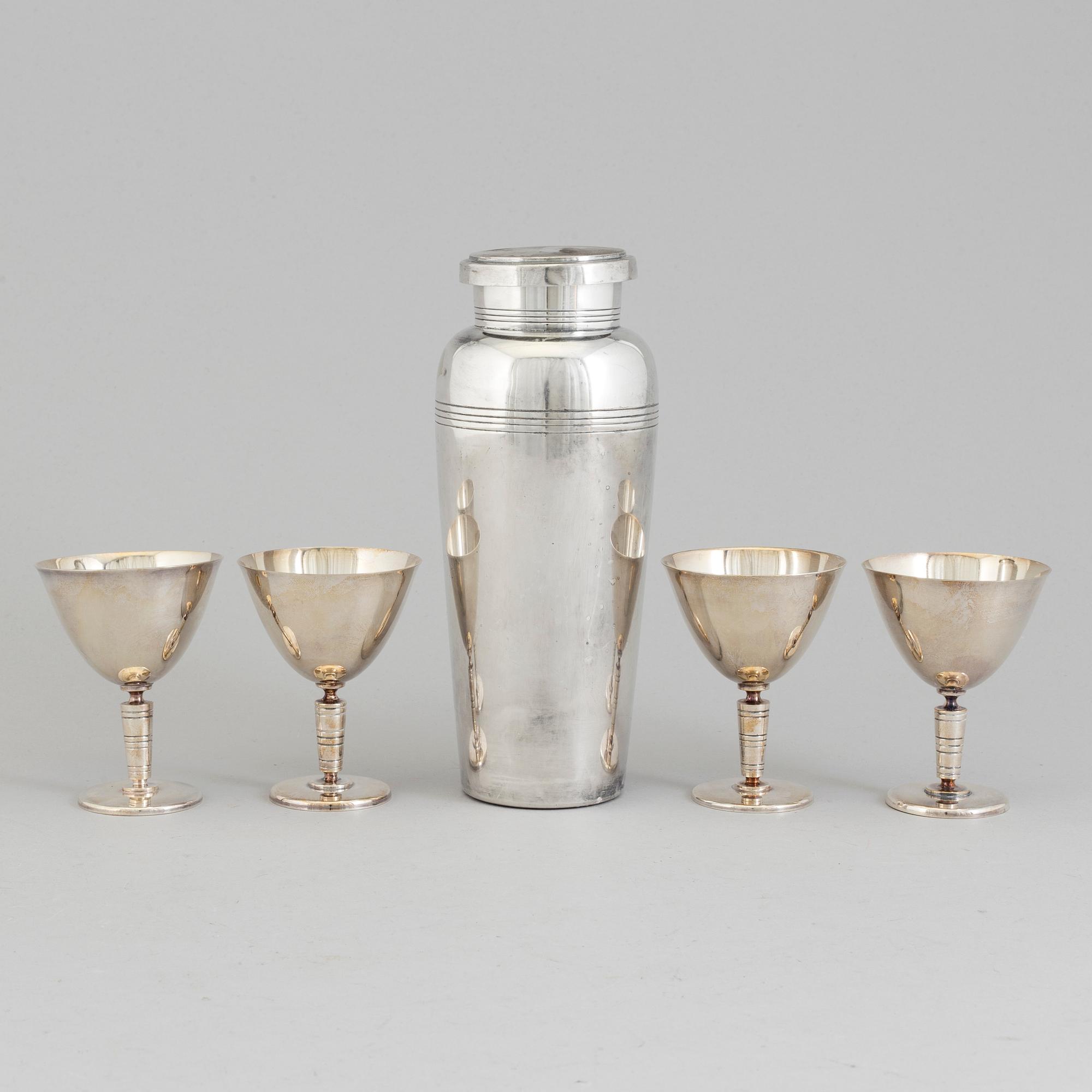 SHAKER med GLAS,4 st, nysilver, bland annat C G Hallberg, 1900-tales mitt.