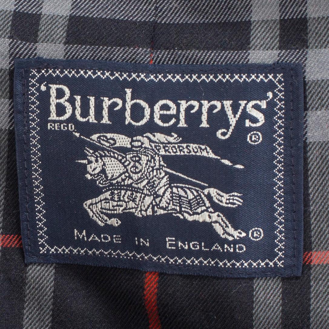 A Burberry coat. Size 52 according to tag. Bukowskis