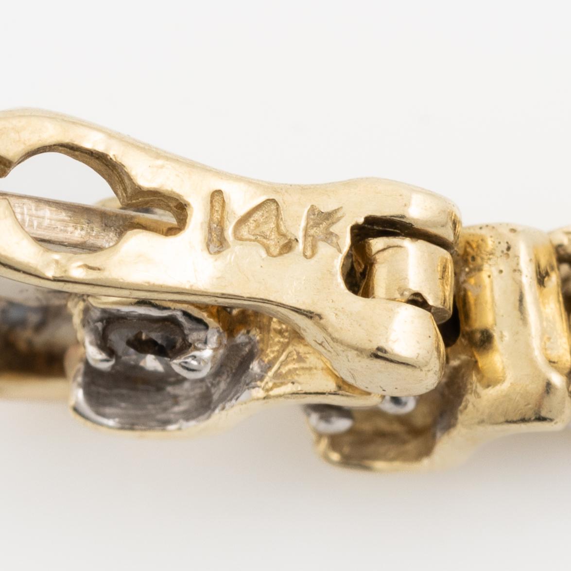 Tennis bracelet 14K gold with round brilliant-cut diamonds.