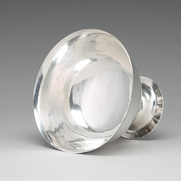 Georg Jensen, a 830/1000 silver bowl, Copenhagen 1920, design nr 197.