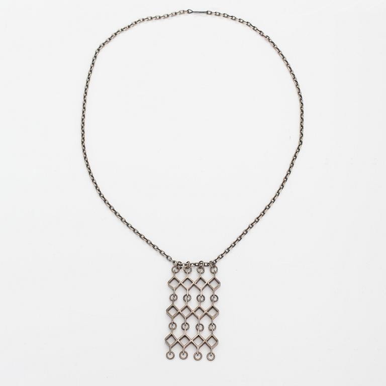 Jorma Laine, A silver neckalce "Ruutu". Kultateollisuus, Turku 1965.