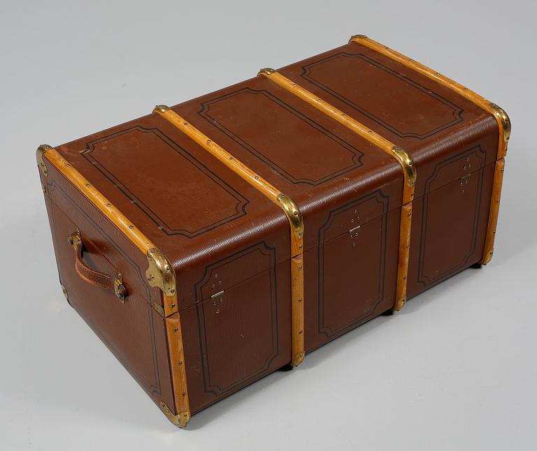 KOFFERT, 1900-talets första hälft.