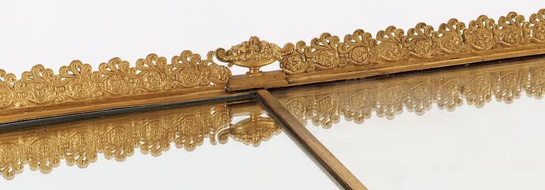 BORDSPLATEAU. Empirestil, 1800-talets andra hälft.