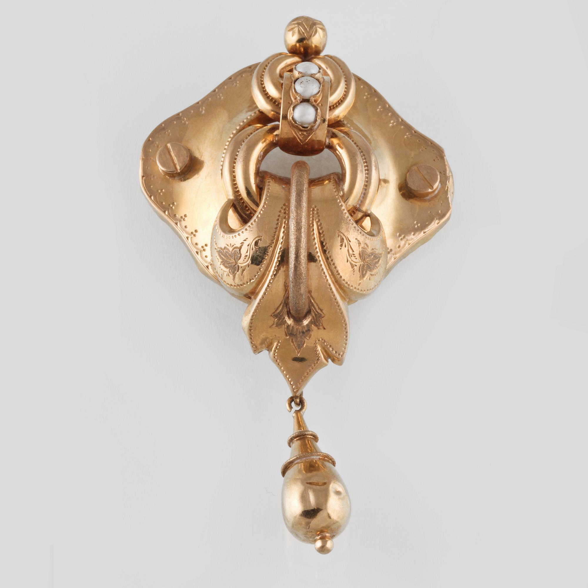BROSCH, 18K guld med 3 troligtvis orientaliska pärlor, Gustav Dahlgren & Co, Malmö, 1881. Vikt 12,4 gram.