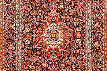 A Mahal carpet, a. 326 x 207 cm.