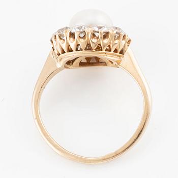 Ring, carre cut model 18K gold with button pearl and old-cut diamonds.