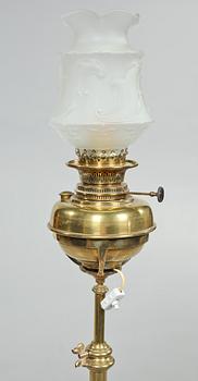 GOLVLAMPA, mässing, omkring år 1900.