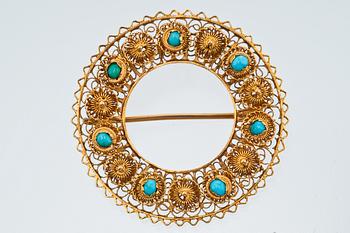 A BROOCH AND EARRINGS.