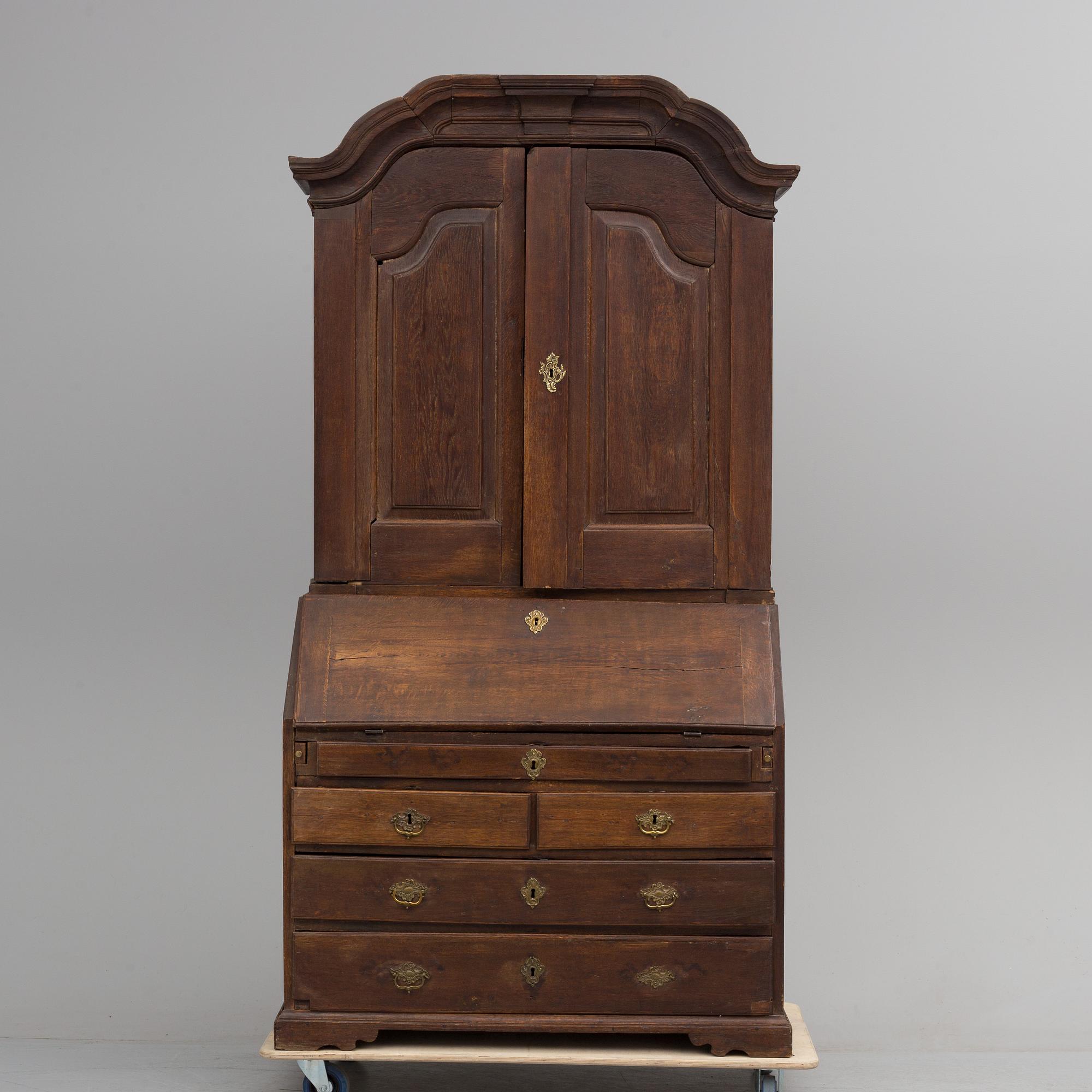 An 18 th century rococo cabinett.