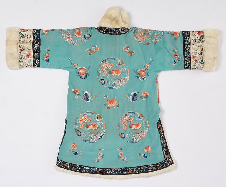 An embroidered silk and fur winter coat, late Qing dynasty (1644-1912).