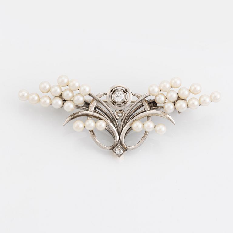 White gold brilliant cut diamond and pearl brooch.