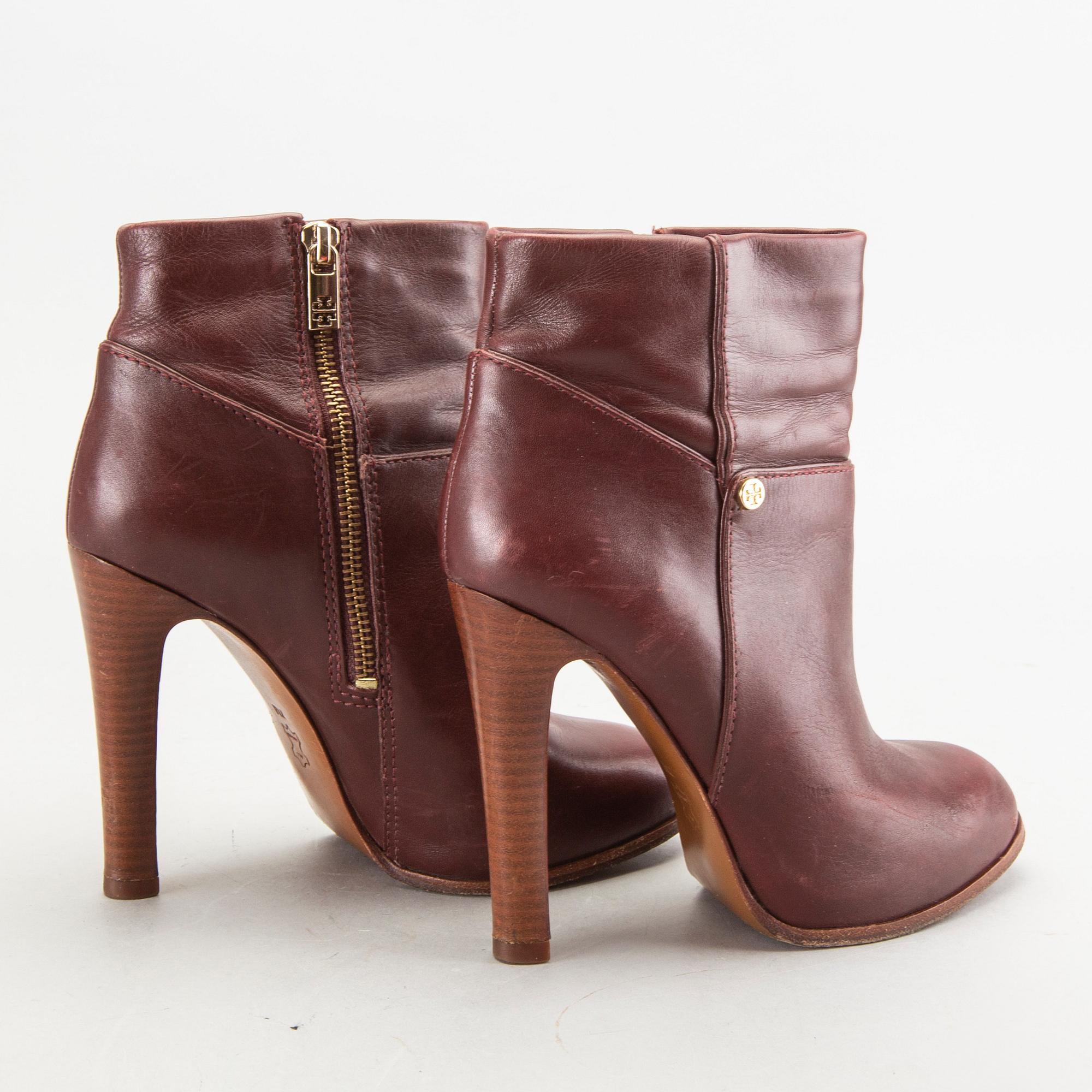 Tory Burch, stövletter 1 par "Kasey".