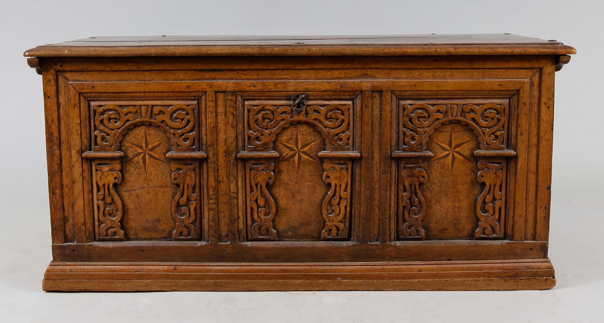 CASSONE, betsat trä, 1700-tal.