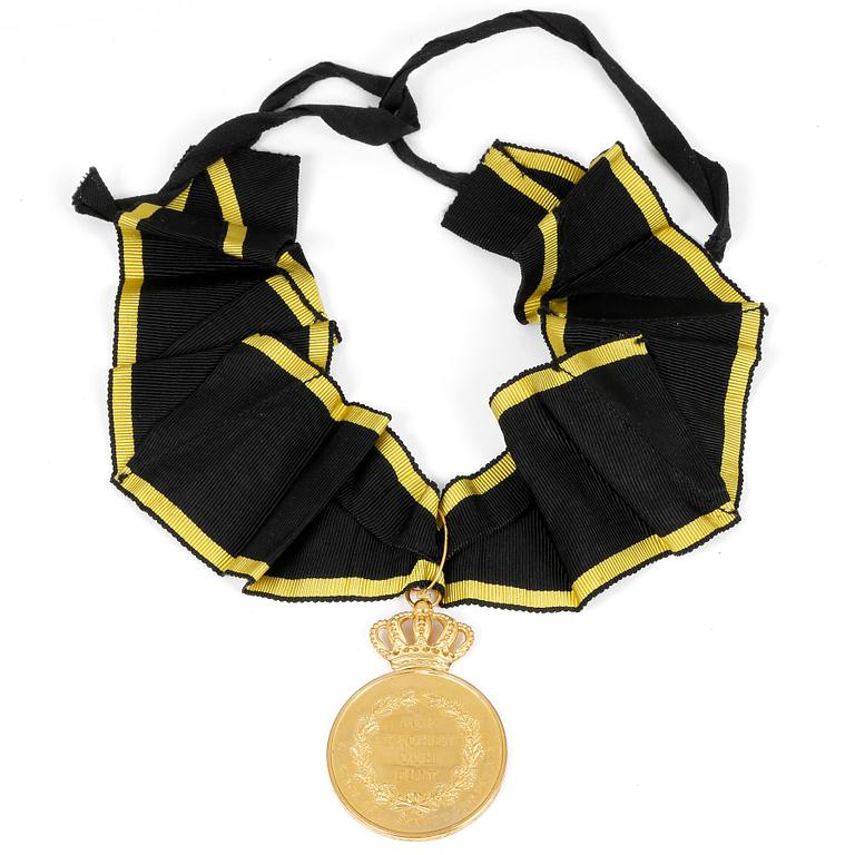 MEDALJ FÖR TROHET OCH FLIT, guld, 1946. Vikt ca 55 gram.